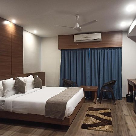 Hotel Tree Fern Dibrugarh Extérieur photo