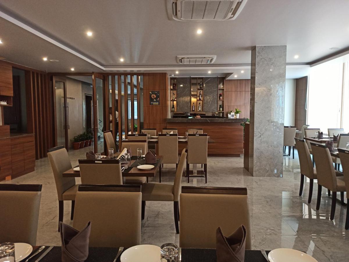 Hotel Tree Fern Dibrugarh Extérieur photo