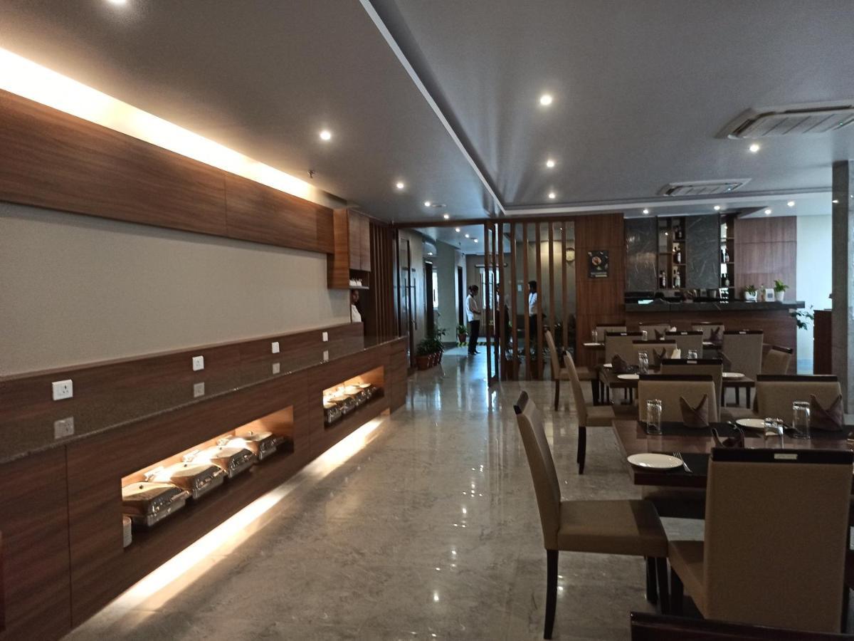 Hotel Tree Fern Dibrugarh Extérieur photo