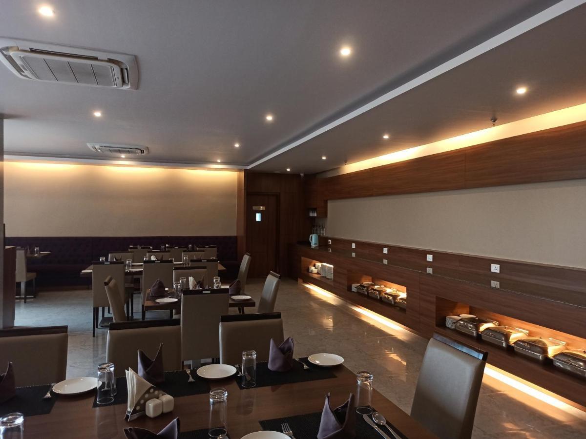 Hotel Tree Fern Dibrugarh Extérieur photo