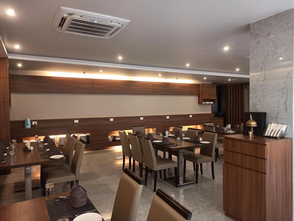 Hotel Tree Fern Dibrugarh Extérieur photo