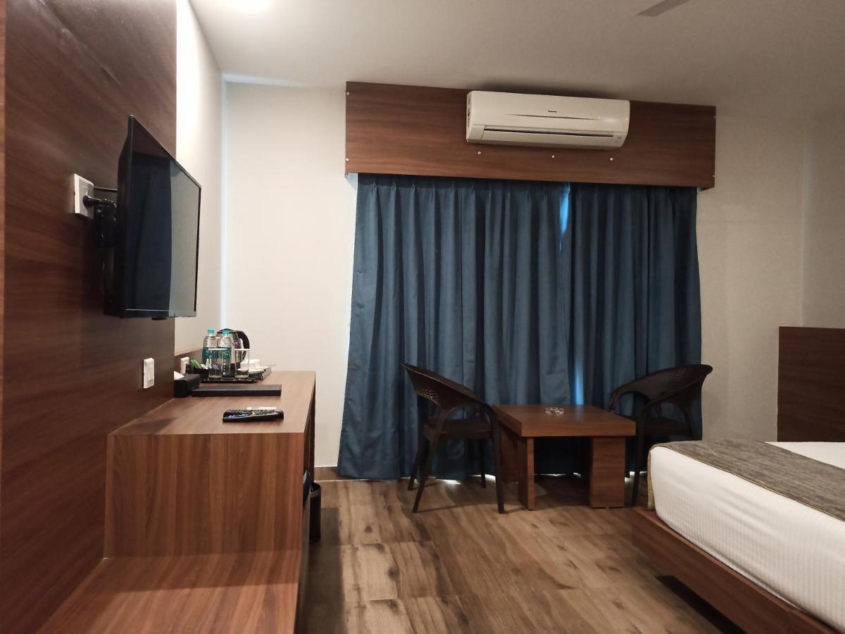 Hotel Tree Fern Dibrugarh Extérieur photo