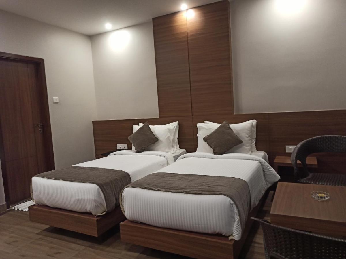 Hotel Tree Fern Dibrugarh Extérieur photo