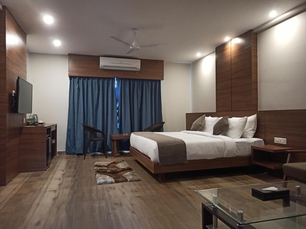 Hotel Tree Fern Dibrugarh Extérieur photo
