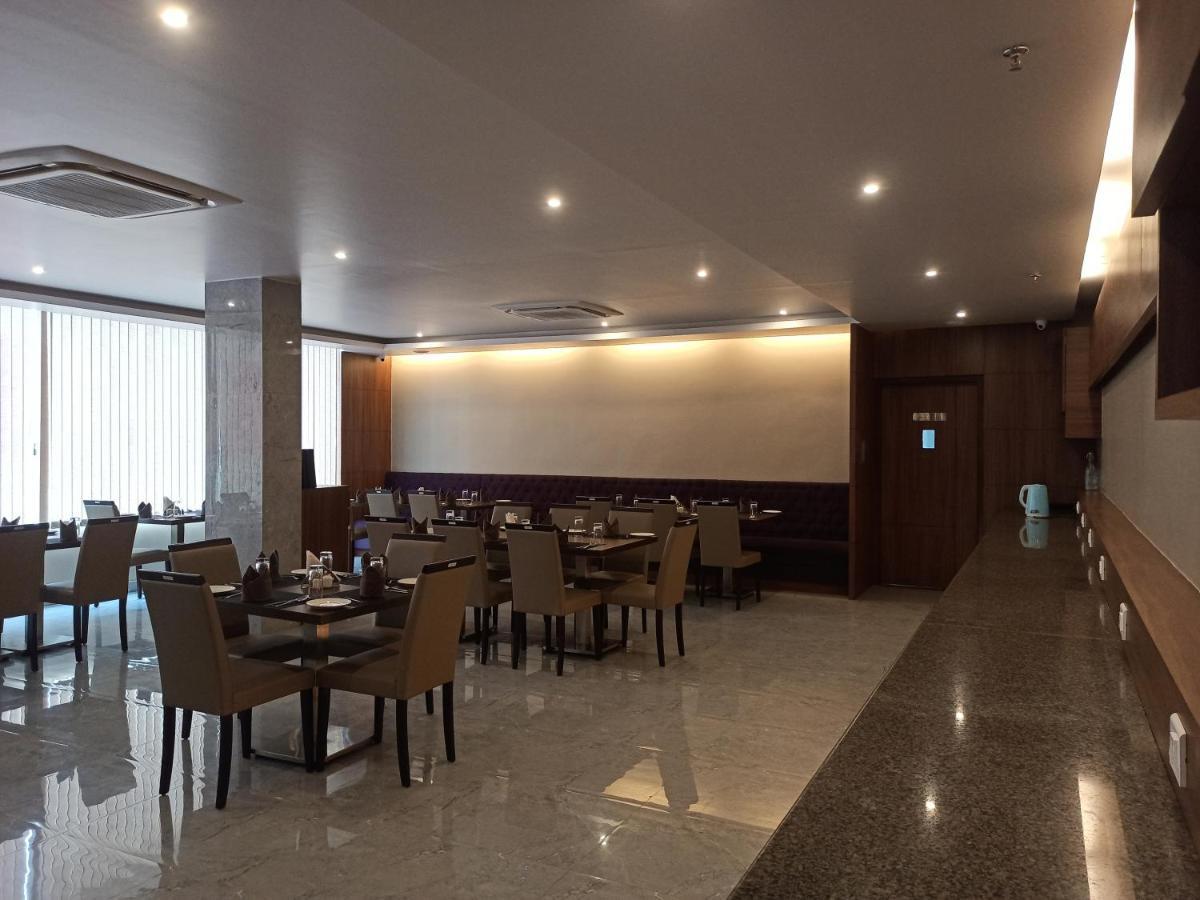 Hotel Tree Fern Dibrugarh Extérieur photo