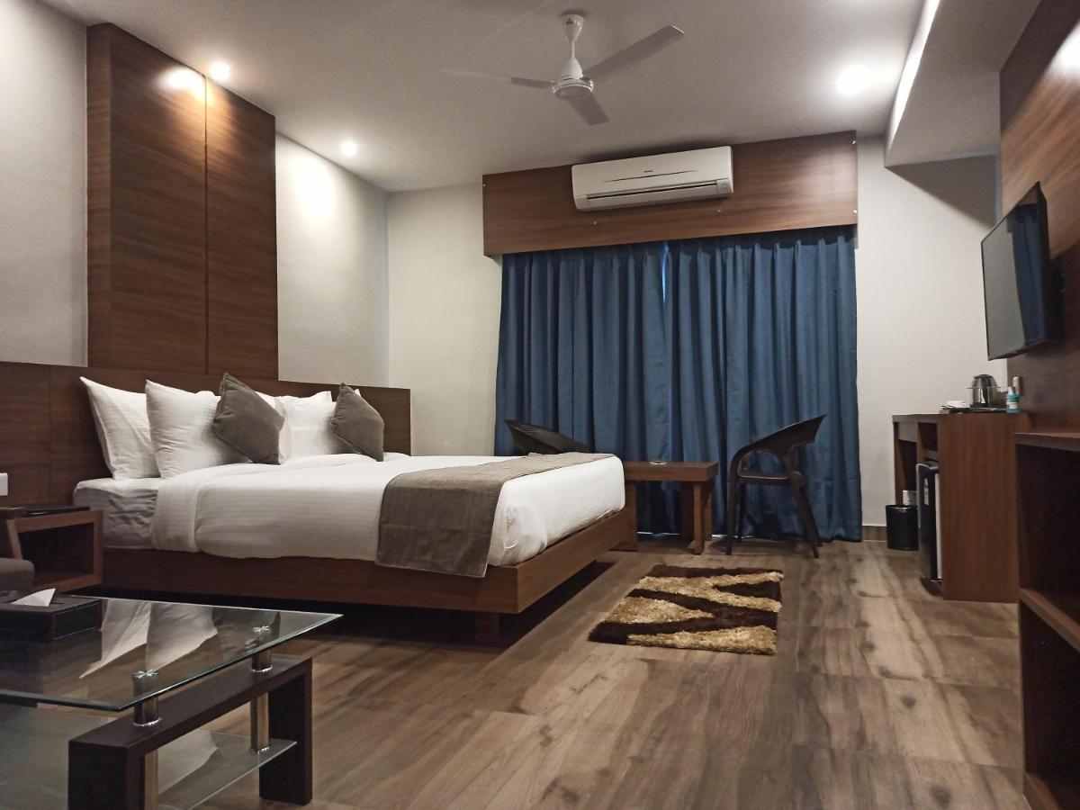 Hotel Tree Fern Dibrugarh Extérieur photo