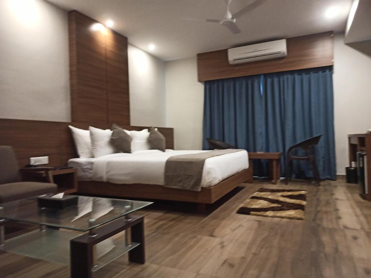 Hotel Tree Fern Dibrugarh Extérieur photo