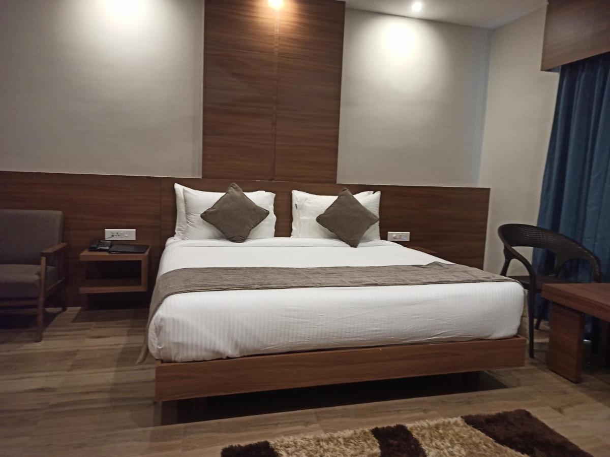 Hotel Tree Fern Dibrugarh Extérieur photo
