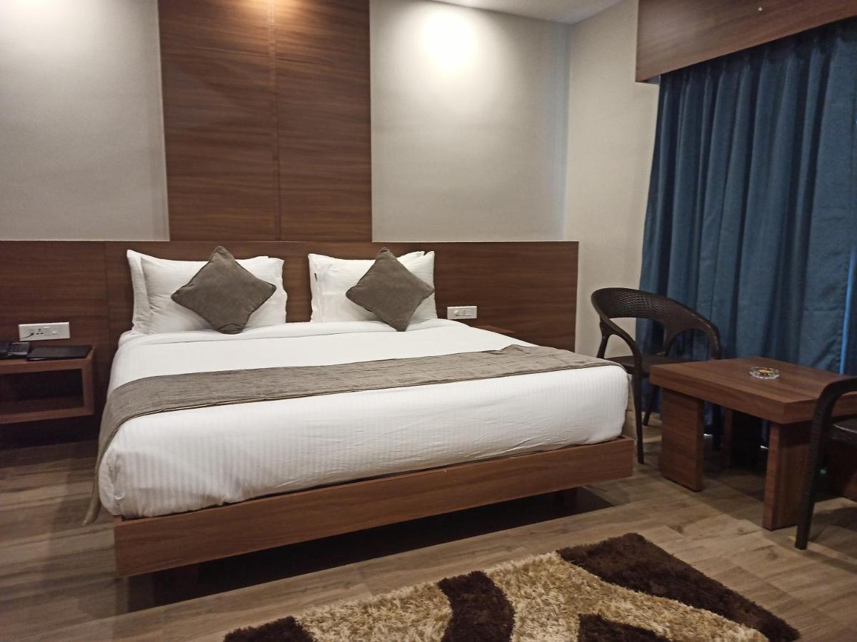 Hotel Tree Fern Dibrugarh Extérieur photo