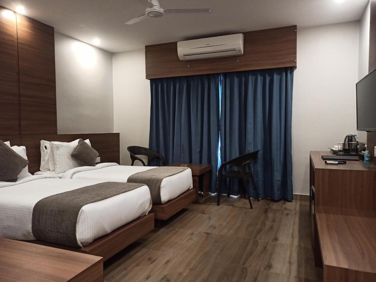 Hotel Tree Fern Dibrugarh Extérieur photo
