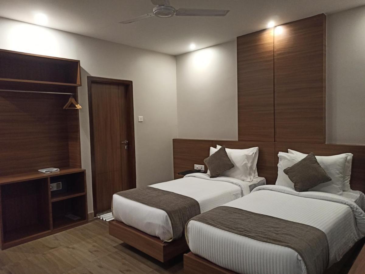 Hotel Tree Fern Dibrugarh Extérieur photo