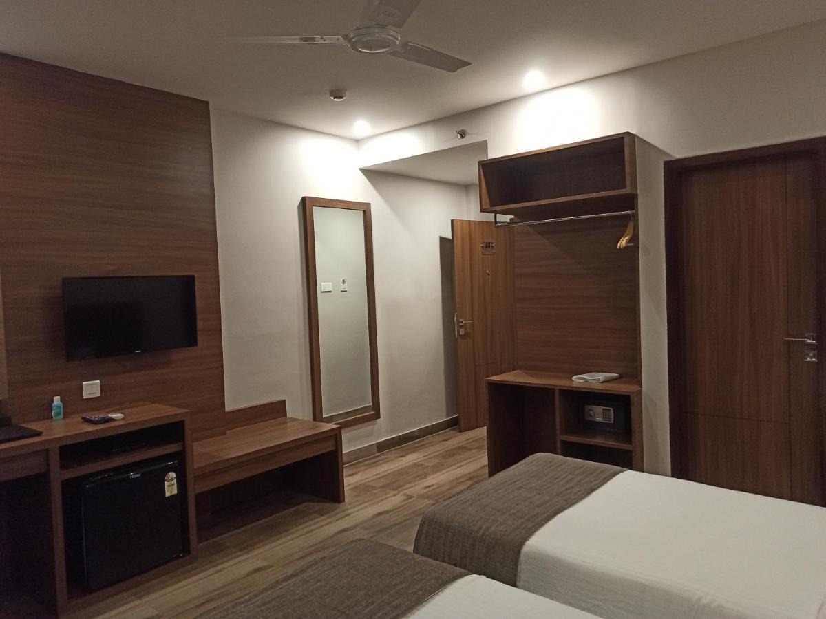 Hotel Tree Fern Dibrugarh Extérieur photo