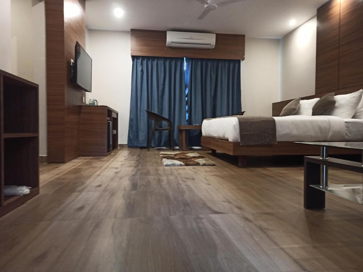 Hotel Tree Fern Dibrugarh Extérieur photo