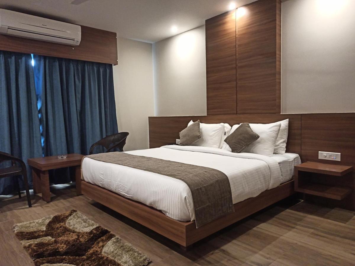 Hotel Tree Fern Dibrugarh Extérieur photo