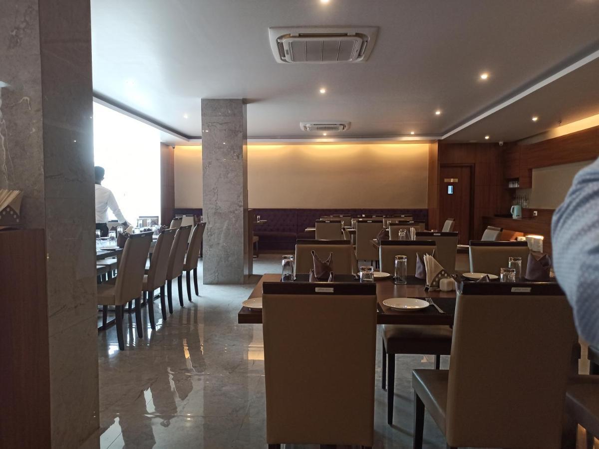 Hotel Tree Fern Dibrugarh Extérieur photo
