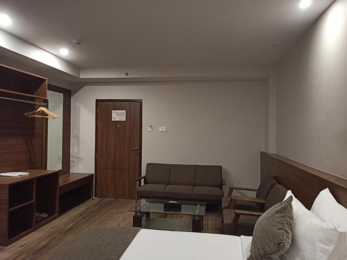 Hotel Tree Fern Dibrugarh Extérieur photo