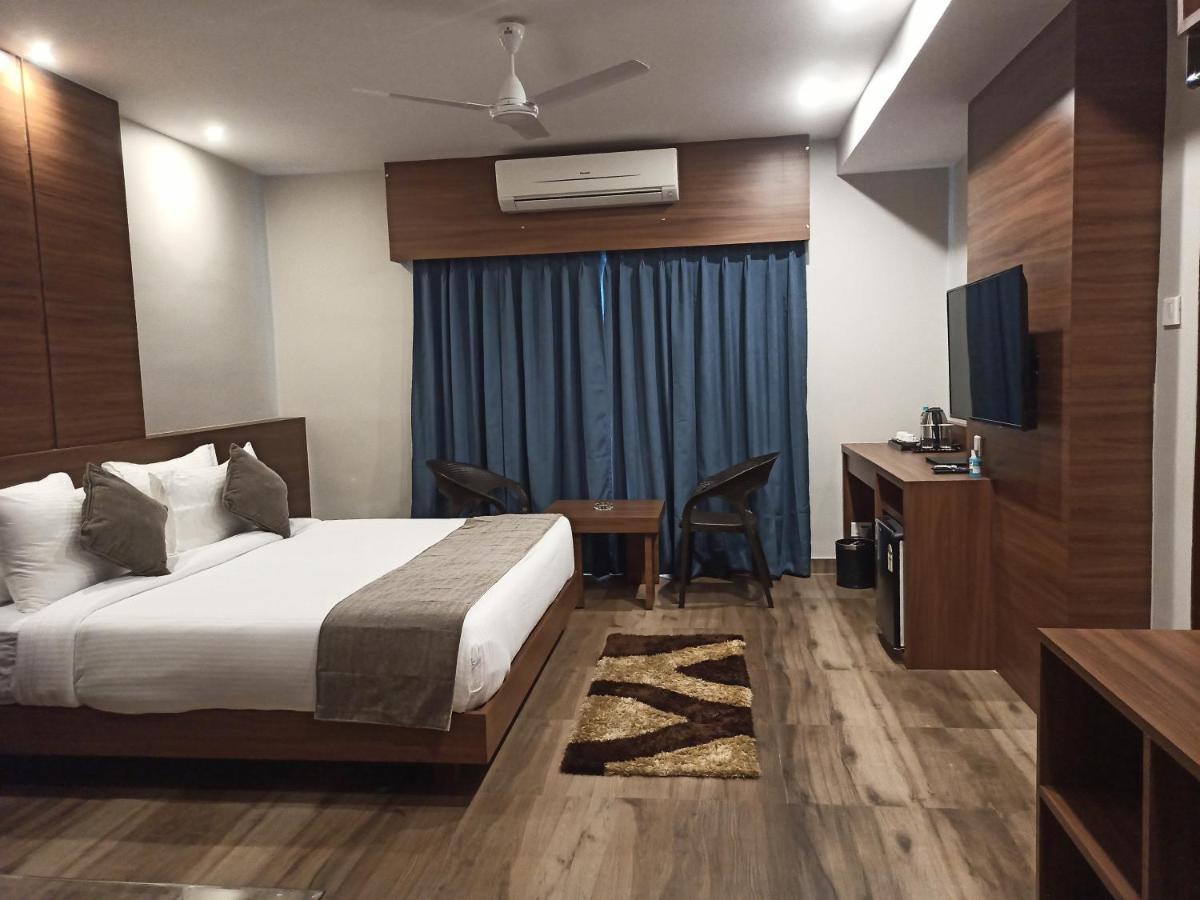 Hotel Tree Fern Dibrugarh Extérieur photo