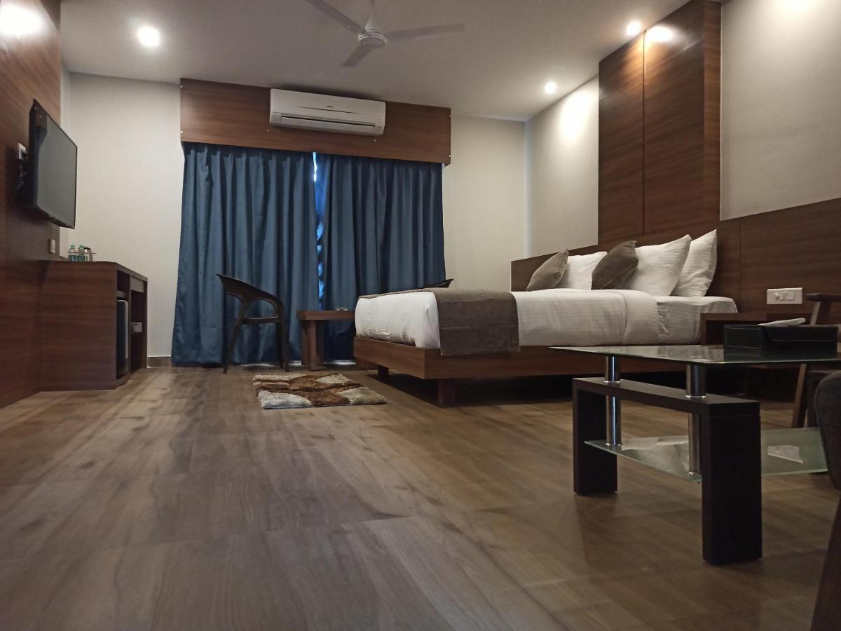 Hotel Tree Fern Dibrugarh Extérieur photo
