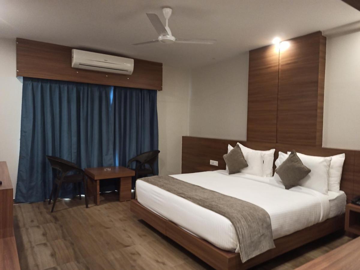Hotel Tree Fern Dibrugarh Extérieur photo