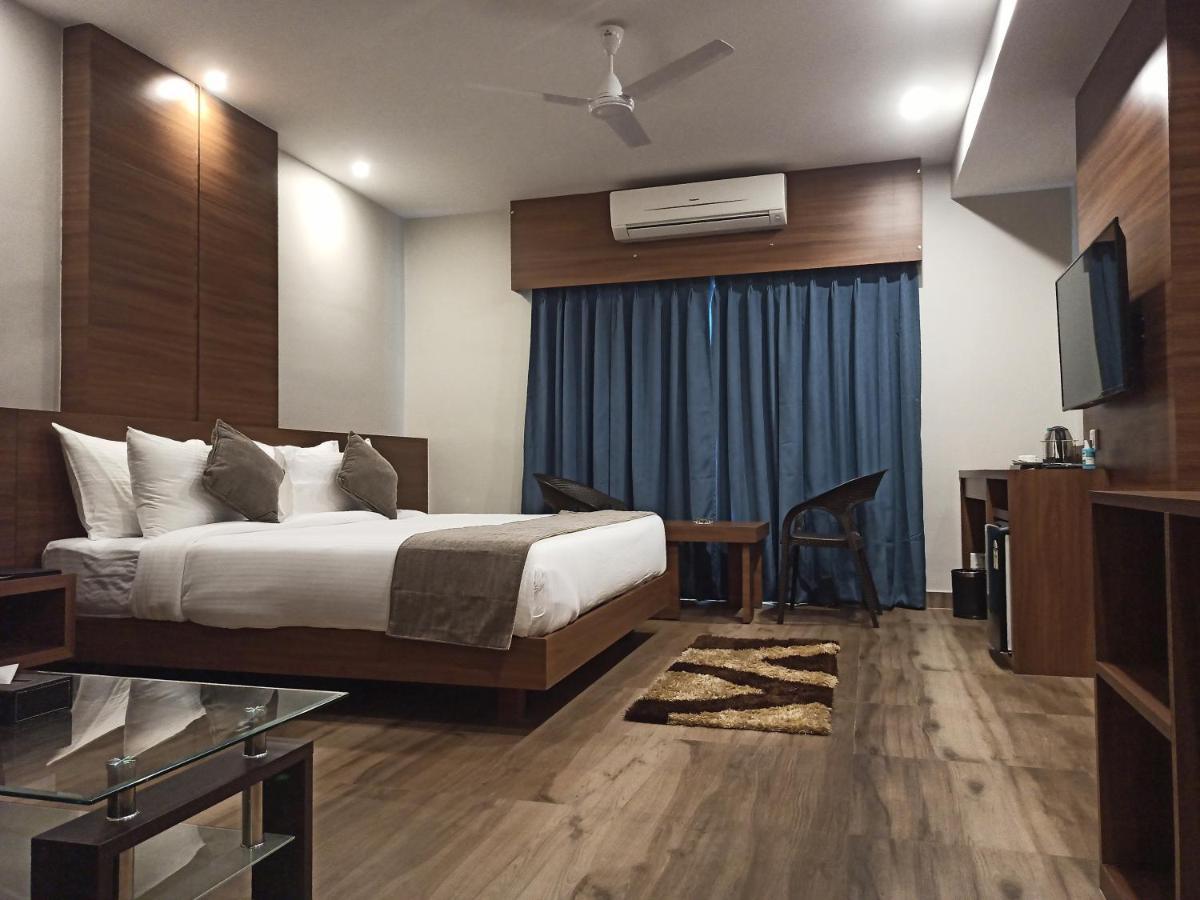 Hotel Tree Fern Dibrugarh Extérieur photo