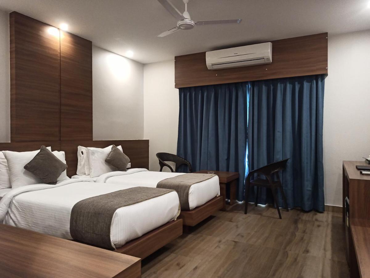 Hotel Tree Fern Dibrugarh Extérieur photo