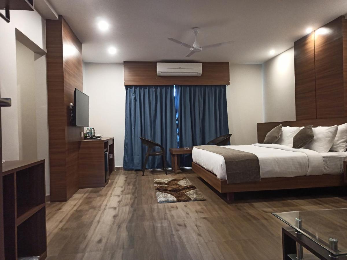 Hotel Tree Fern Dibrugarh Extérieur photo