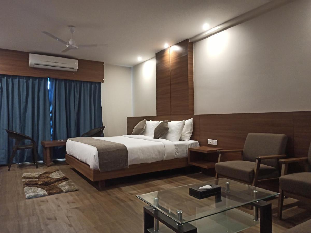 Hotel Tree Fern Dibrugarh Extérieur photo
