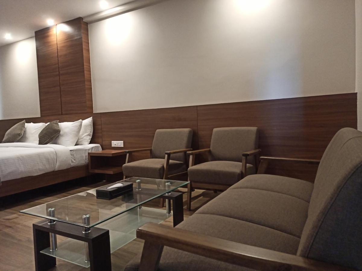 Hotel Tree Fern Dibrugarh Extérieur photo