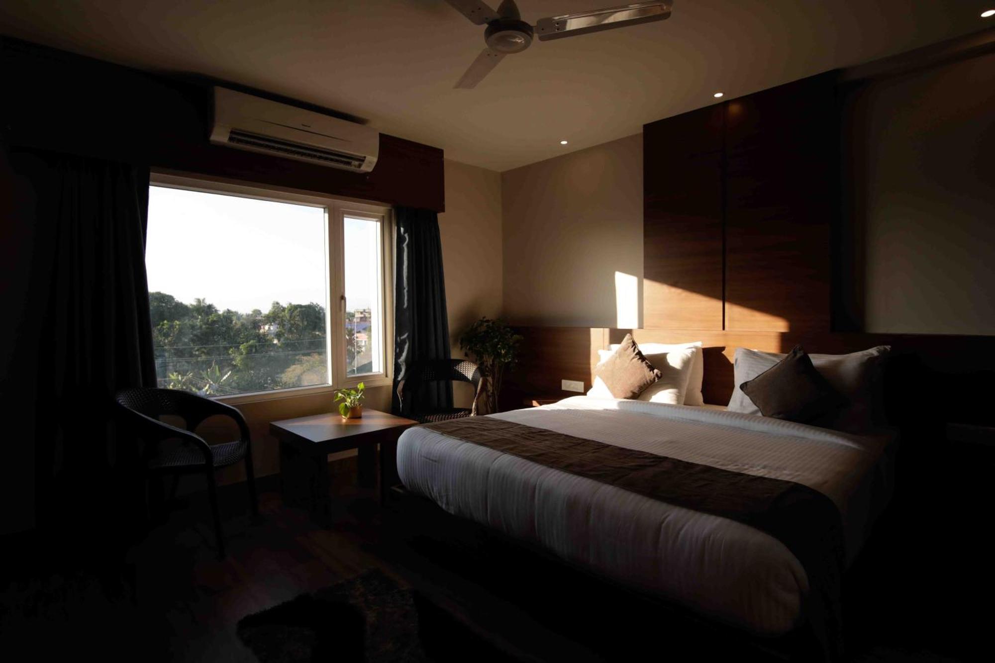 Hotel Tree Fern Dibrugarh Extérieur photo