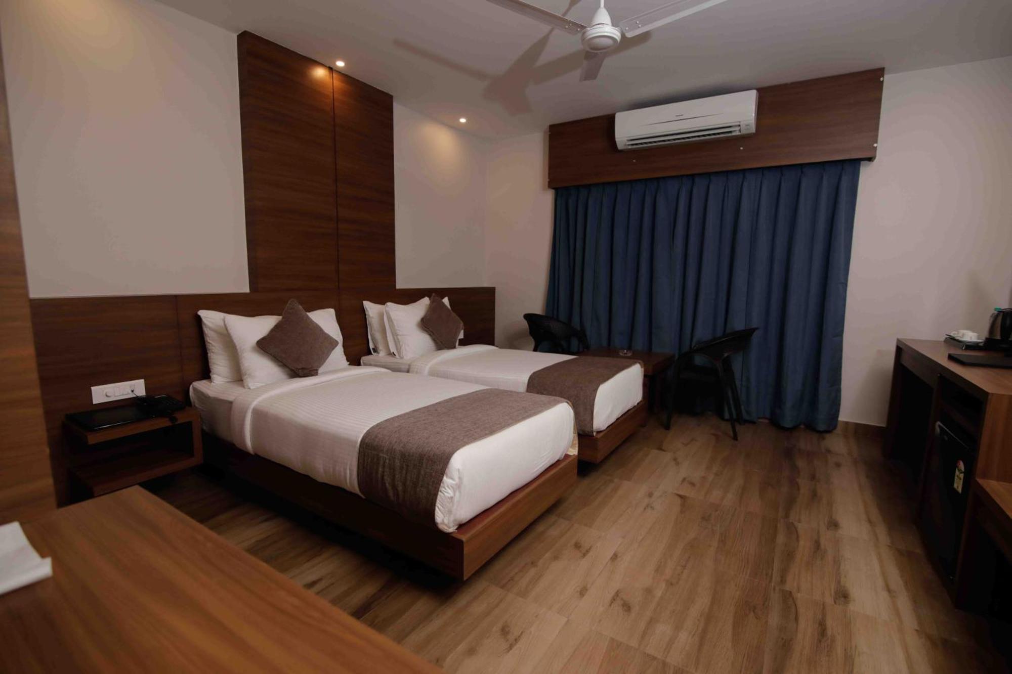 Hotel Tree Fern Dibrugarh Extérieur photo