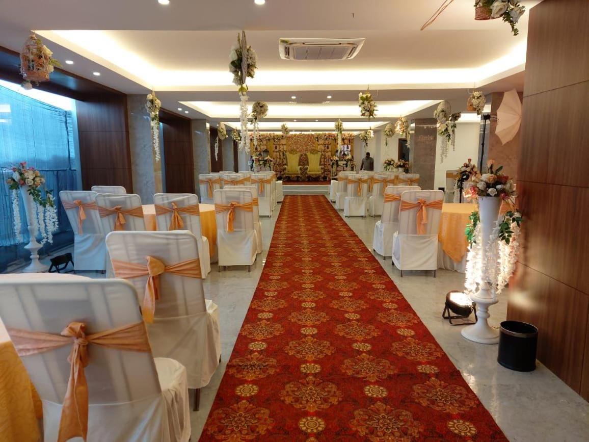 Hotel Tree Fern Dibrugarh Extérieur photo