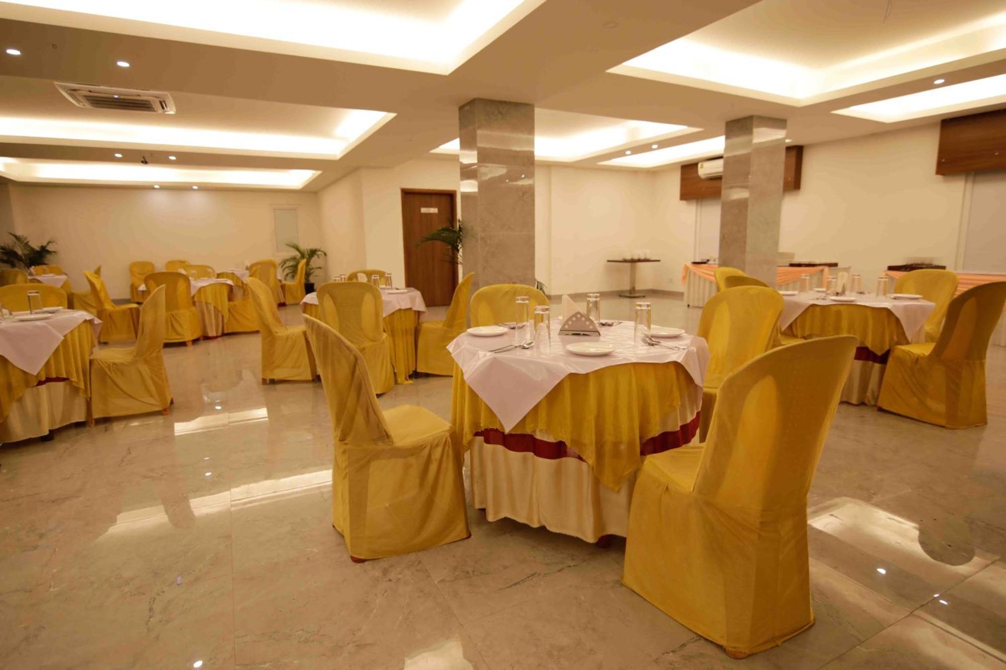 Hotel Tree Fern Dibrugarh Extérieur photo