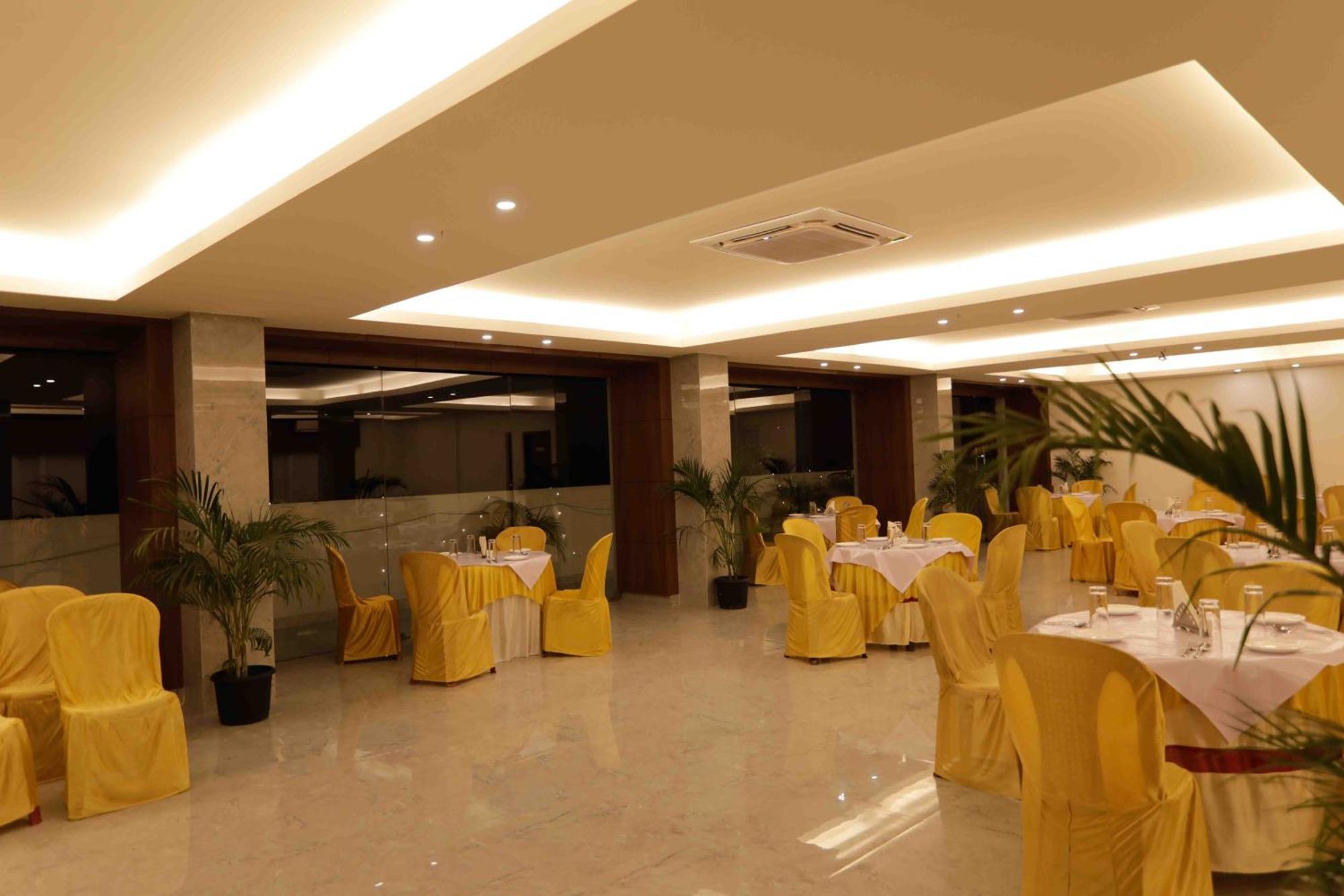 Hotel Tree Fern Dibrugarh Extérieur photo