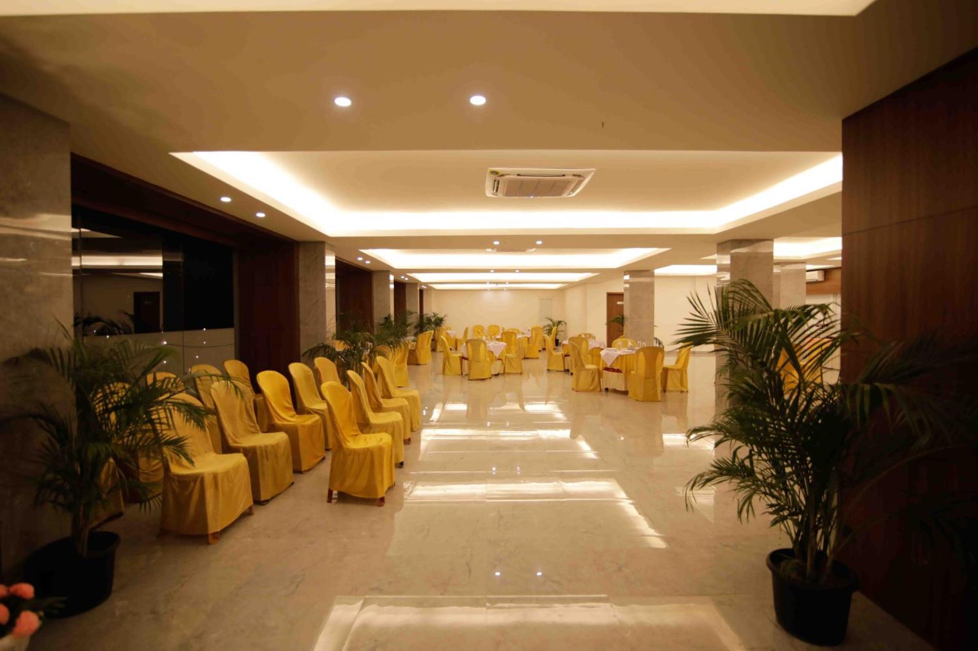 Hotel Tree Fern Dibrugarh Extérieur photo