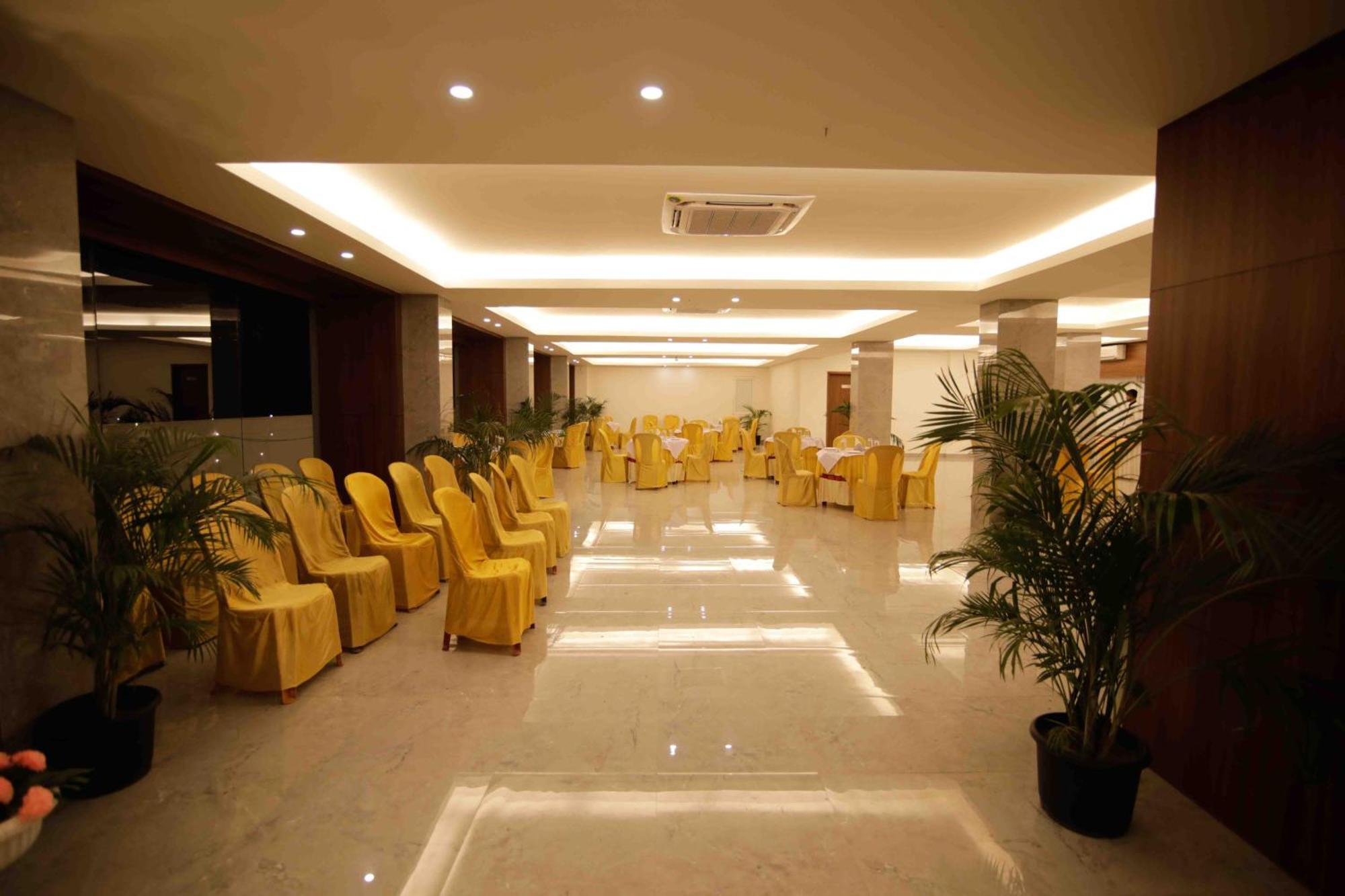 Hotel Tree Fern Dibrugarh Extérieur photo
